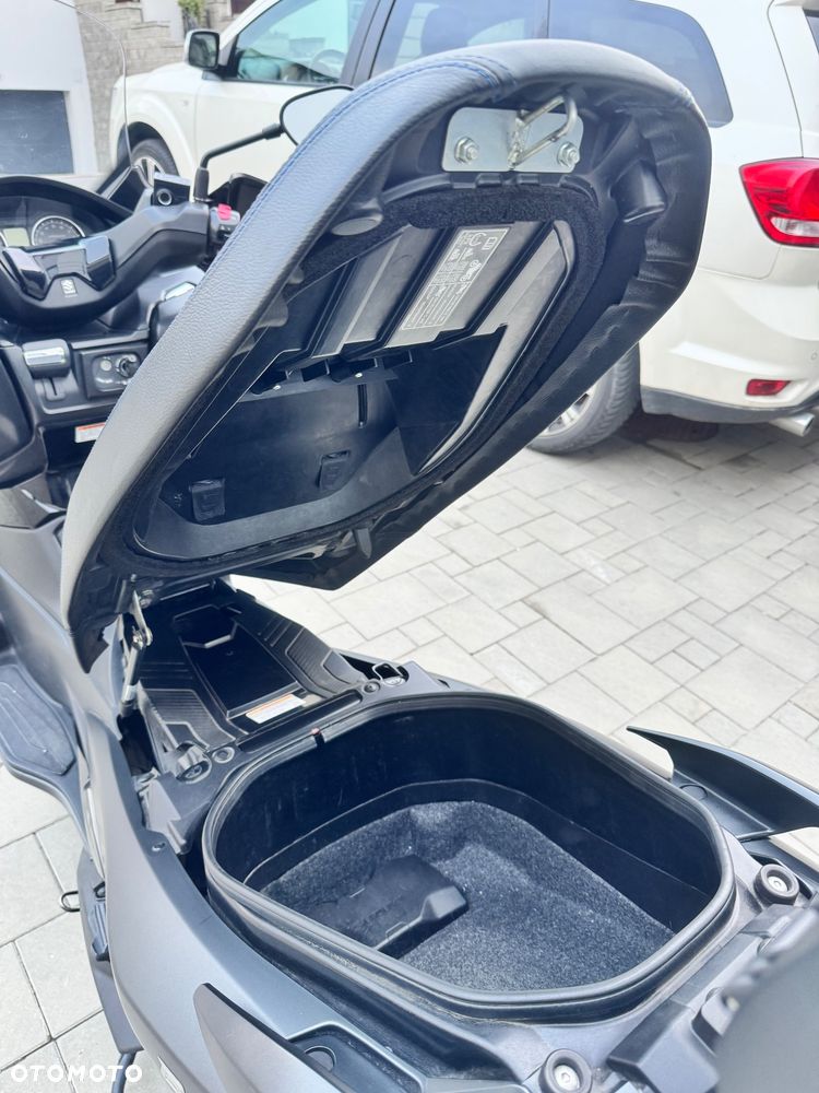 Suzuki Burgman - 27