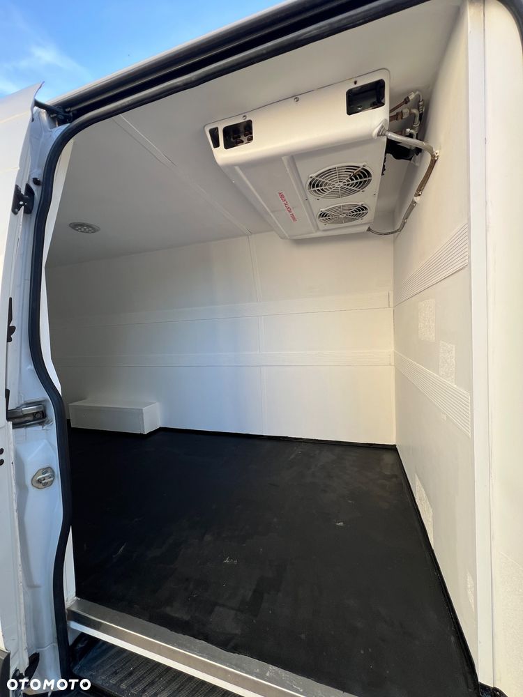 Mercedes-Benz Sprinter - 10