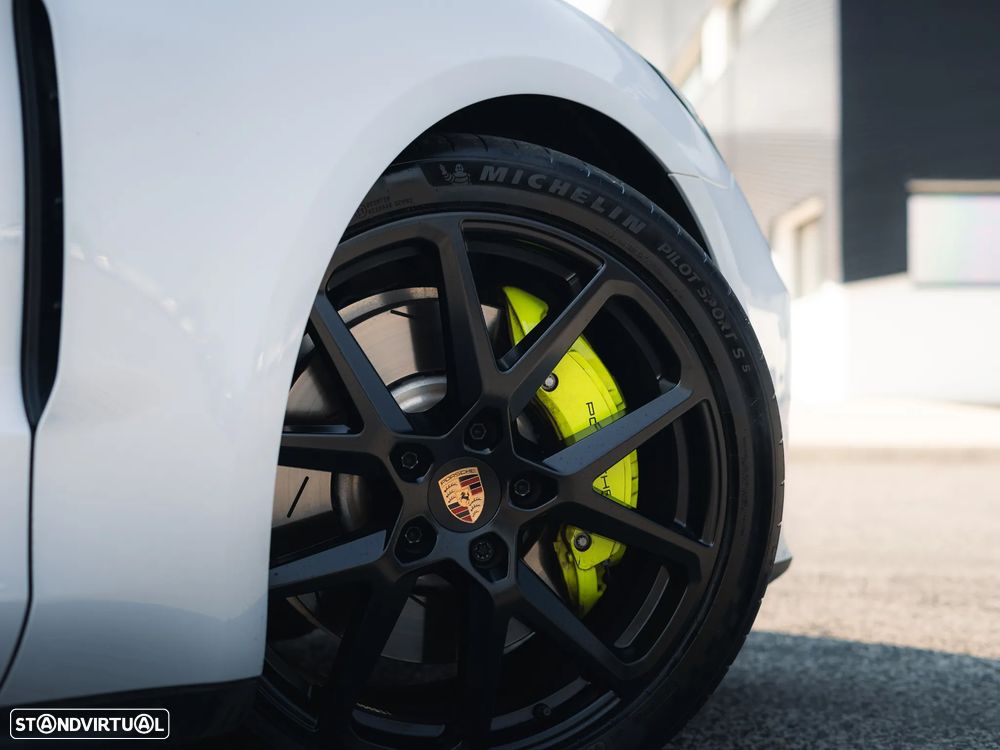 Porsche Panamera 4 E-Hybrid - 38