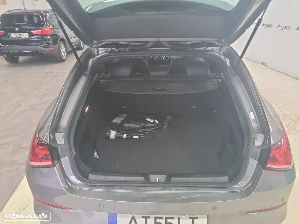 Mercedes-Benz CLA 250 e Shooting Brake Style Plus - 12