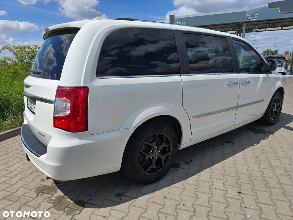 Chrysler Town & Country 3.6 Limited - 7