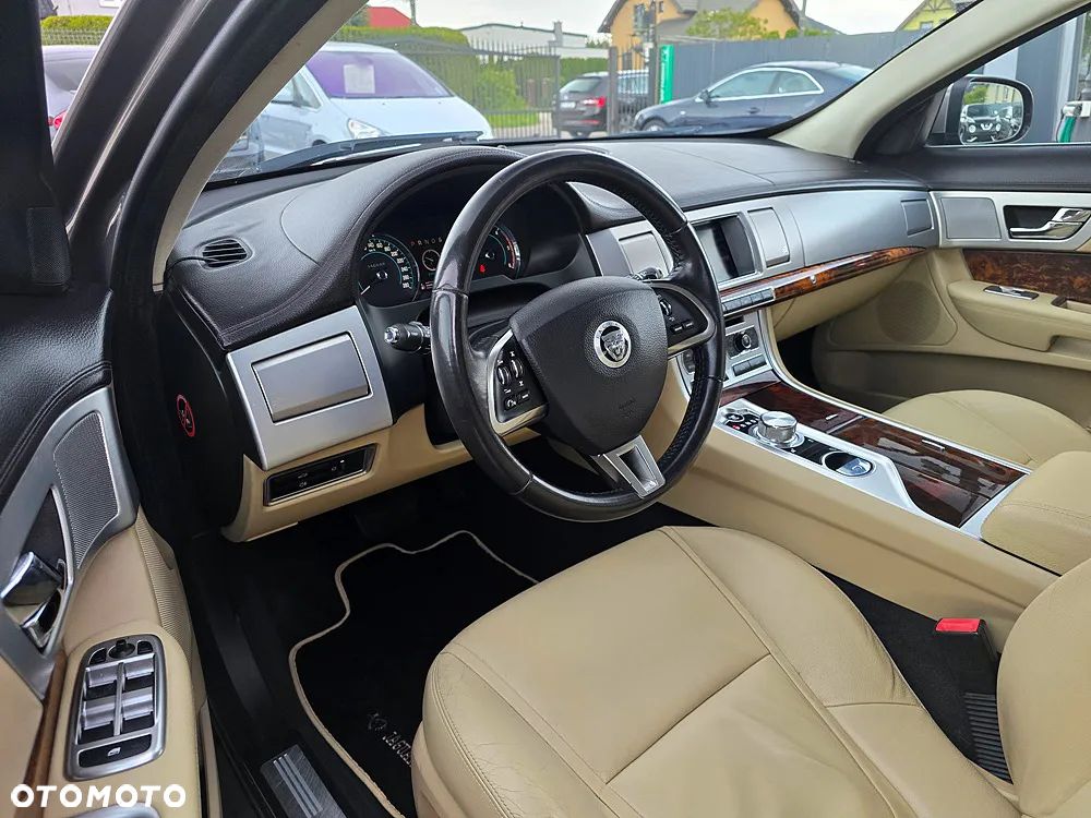 Jaguar XF 2.2 D Premium Luxury - 26