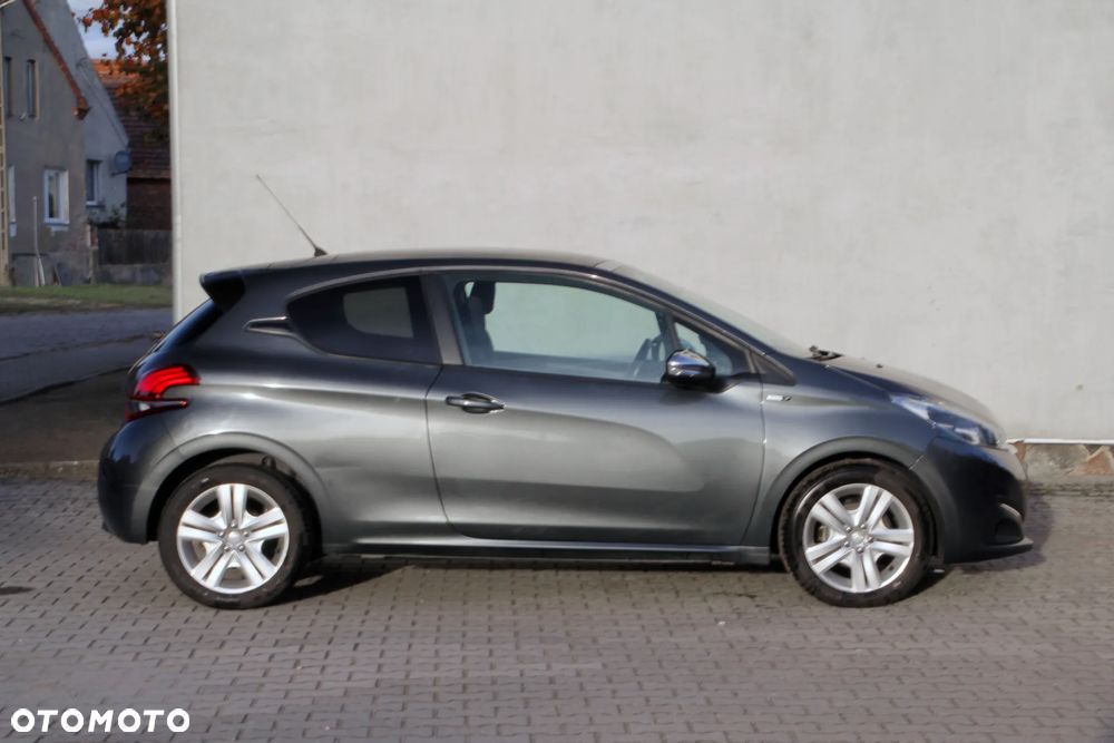 Peugeot 208 1.6 BlueHDi Allure S&S - 9