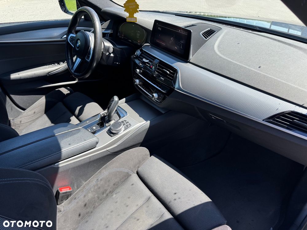 BMW Seria 5 518d M Sport - 12