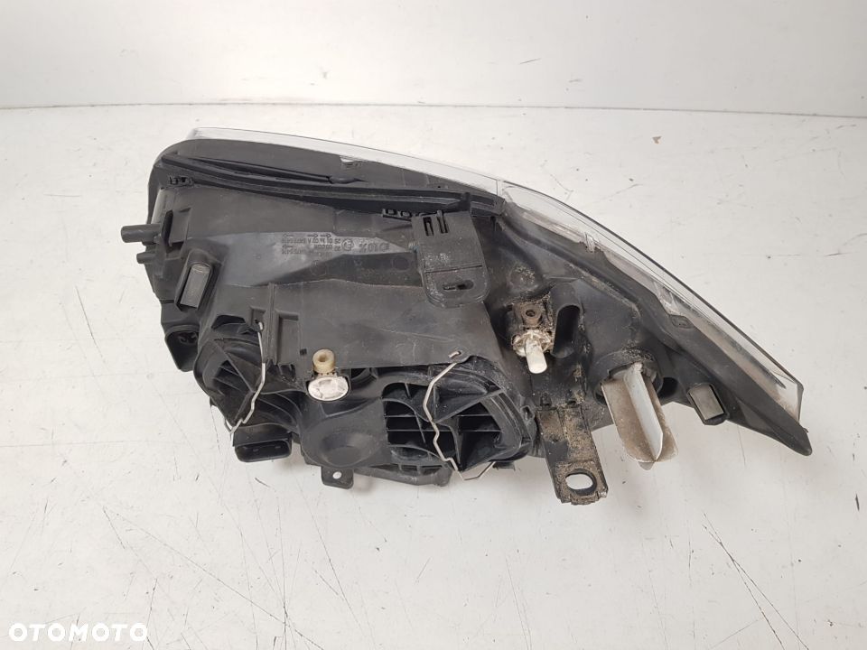 BMW 1 E81 E87 E82 LIFT LCI 04-11 LAMPA PRAWA PRZEDNIA PRZÓD ZWYKŁA IGŁA 7249650 - 9