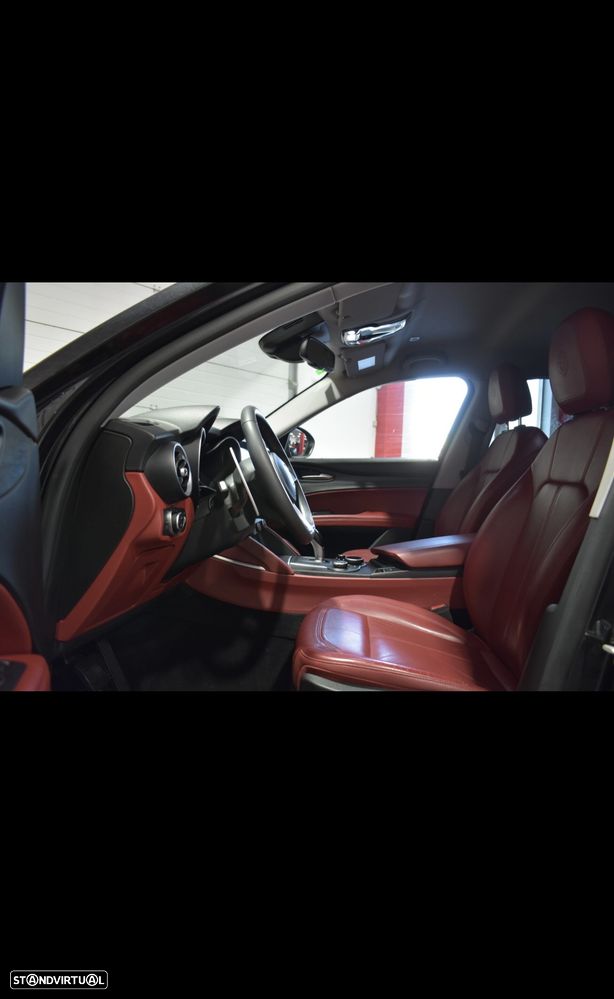 Alfa Romeo Stelvio 2.2 16V AT8-Q4 Executive — fotografia 3
