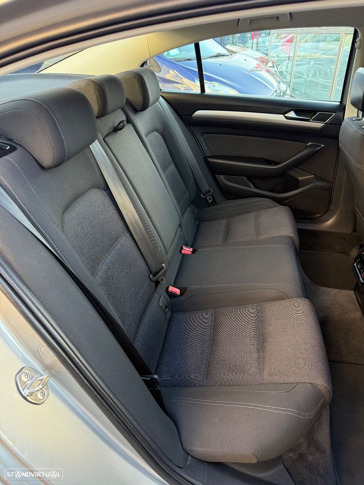 VW Passat 1.6 TDI Highline - 48