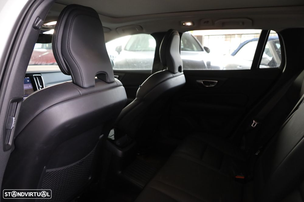 Volvo V60 2.0 T6 AWD TE Plus Dark - 13