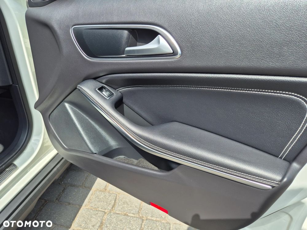 Mercedes-Benz GLA 200 Urban - 18
