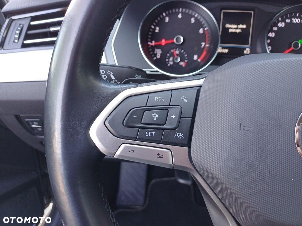 Volkswagen Passat - 13