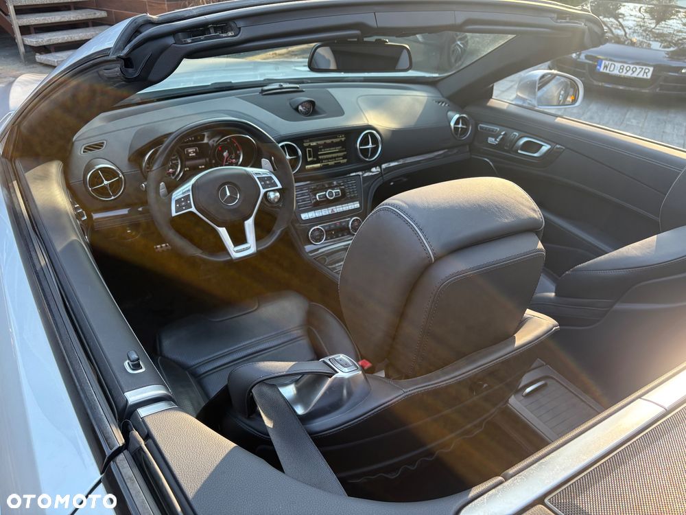 Mercedes-Benz SL 63 AMG - 13