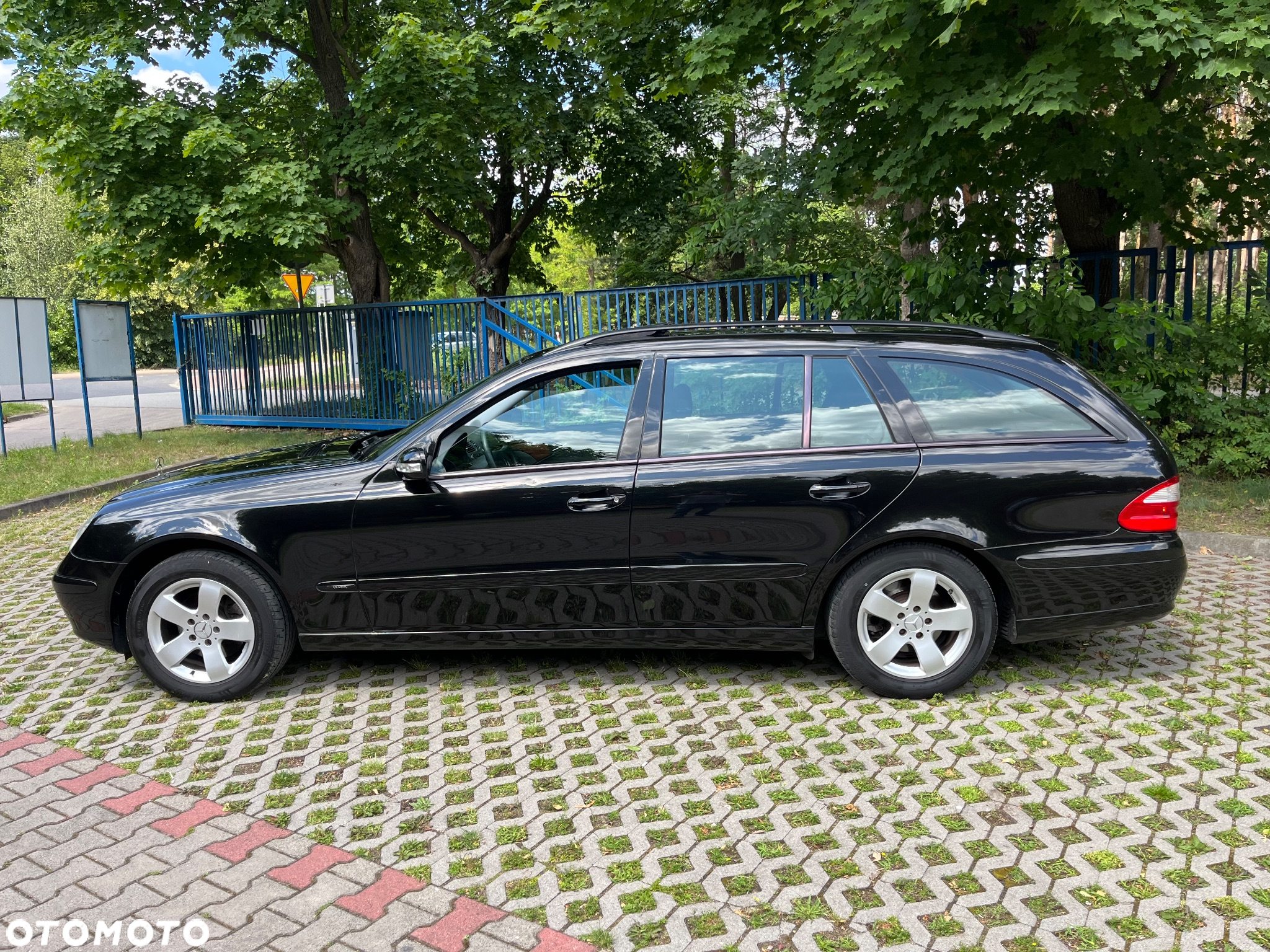 Mercedes-Benz Klasa E 200 T Kompressor Automatik Classic - 3