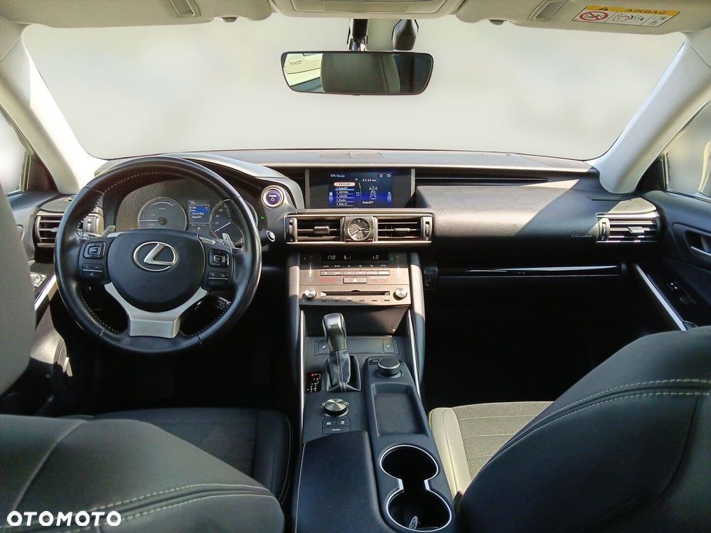 Lexus IS - 13