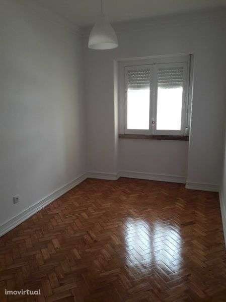 Apartamento junto à estação Roma-Areeiro - Grande imagem: 4/12