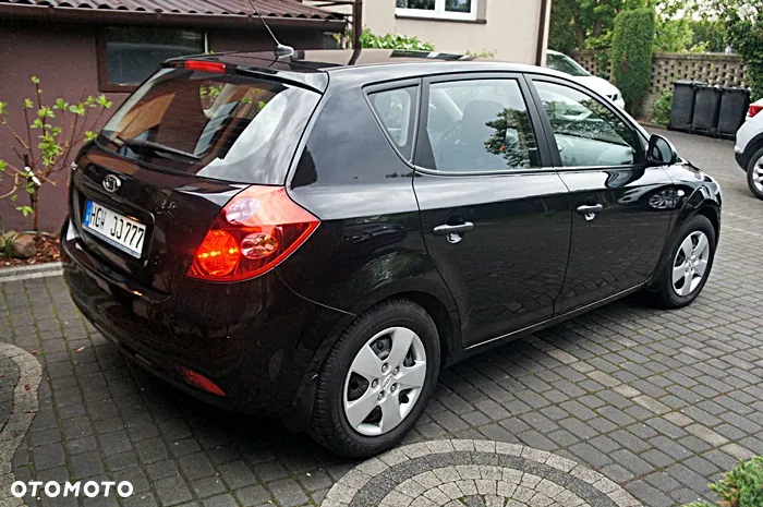 Kia Ceed - 12