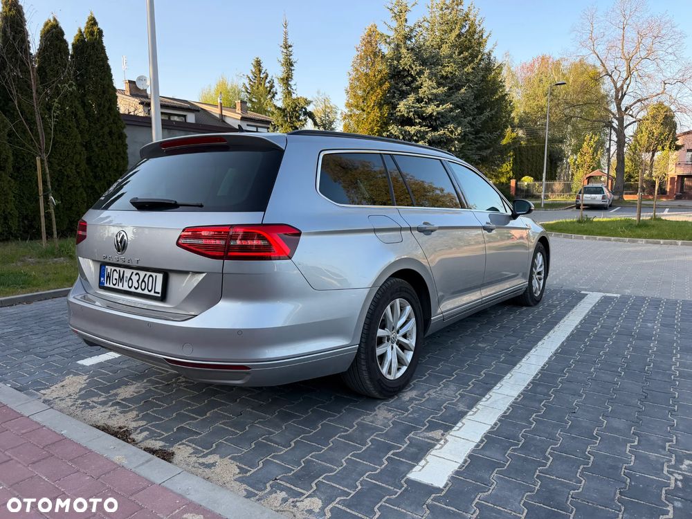 Volkswagen Passat 2.0 TDI SCR DSG Comfortline - 24