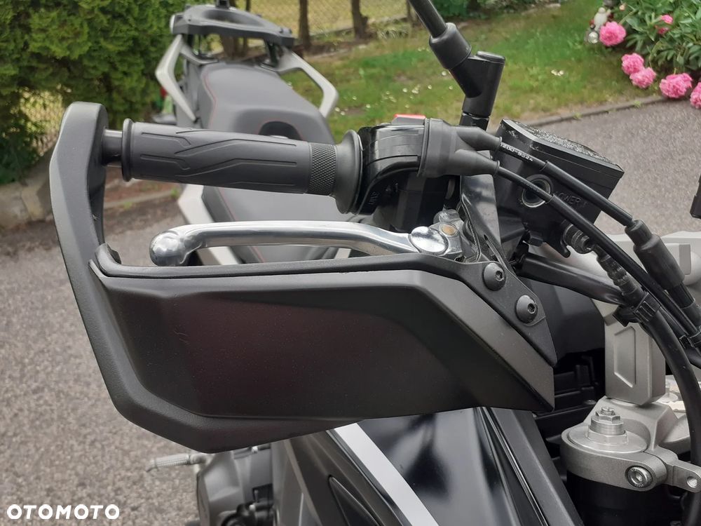 Yamaha MT - 32
