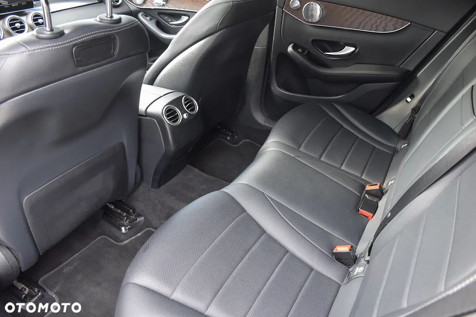 Mercedes-Benz GLC 300 4Matic 9G-TRONIC AMG Line - 38