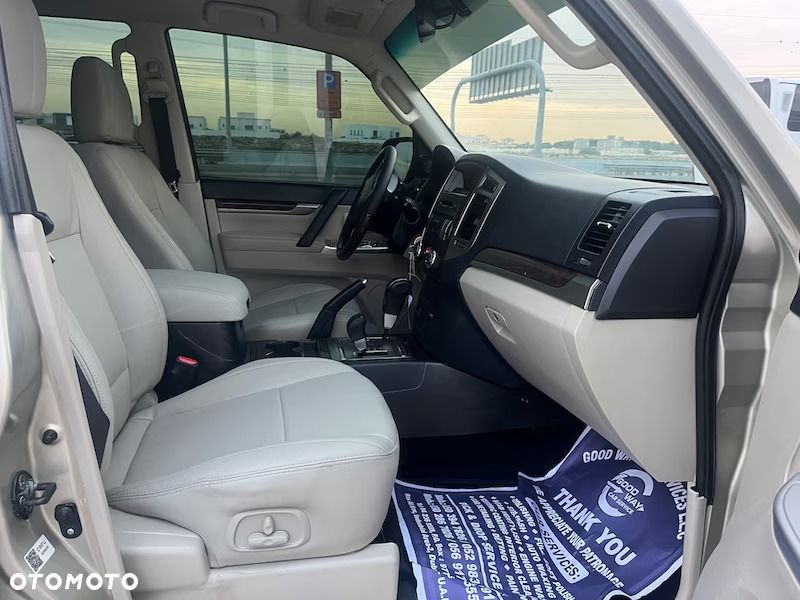 Mitsubishi Pajero - 13