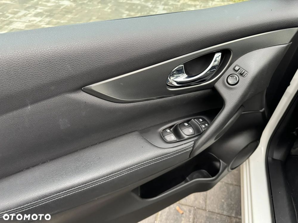 Nissan Qashqai 1.3 DIG-T N-CONNECTA - 17