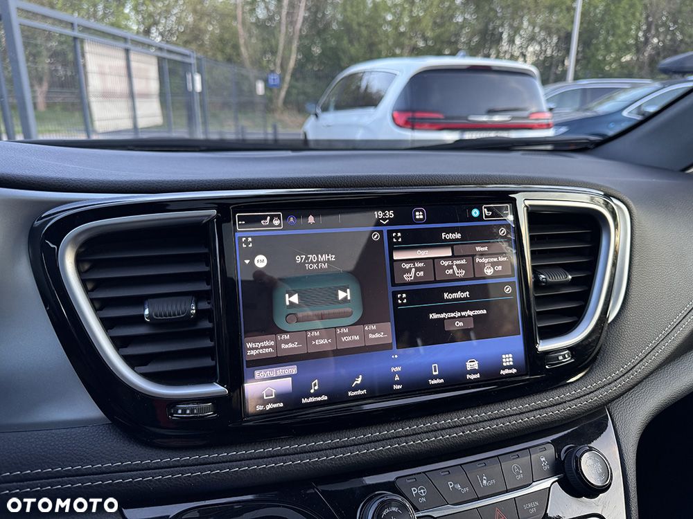 Chrysler Pacifica - 28