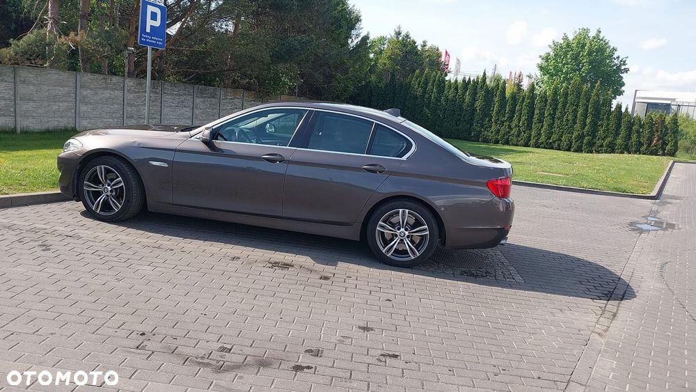 BMW Seria 5 520d xDrive - 9