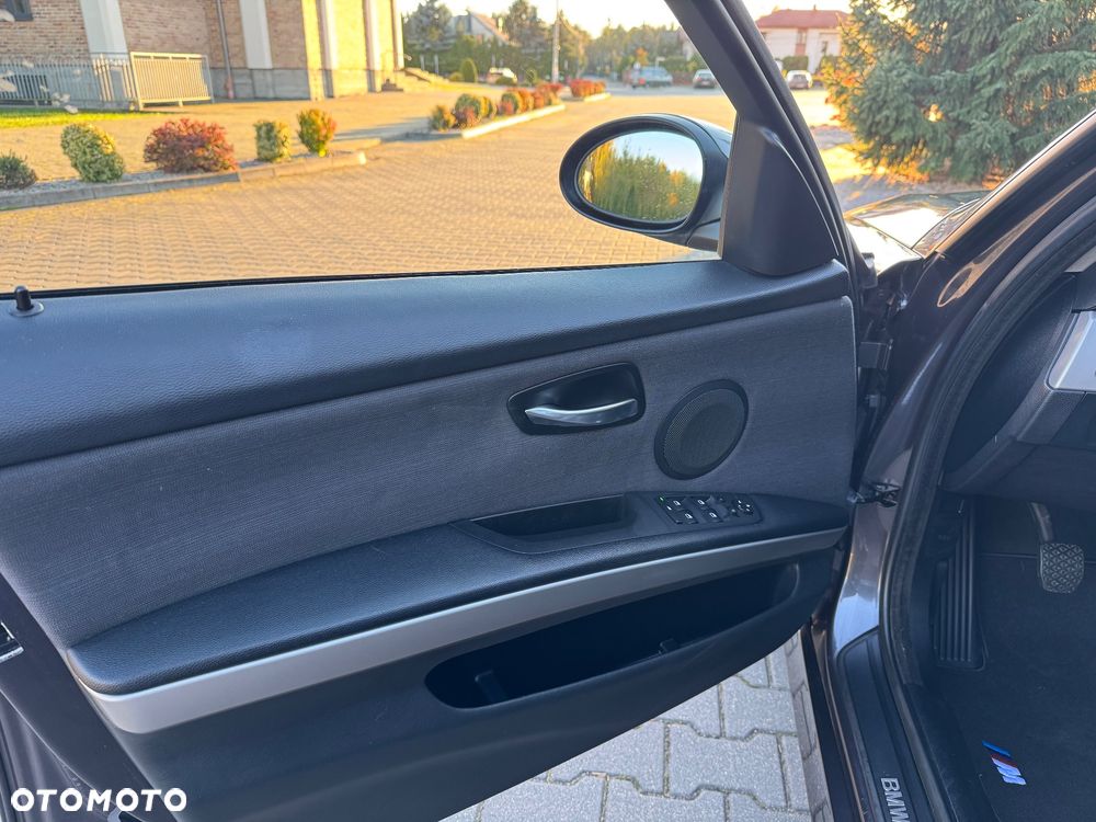 BMW Seria 3 318i - 25