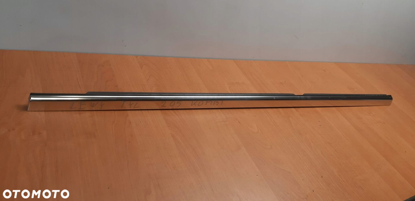 Mercedes C klasa W205 kombi listwa zgarniająca drzwi lewy tył A2057300524 - 2