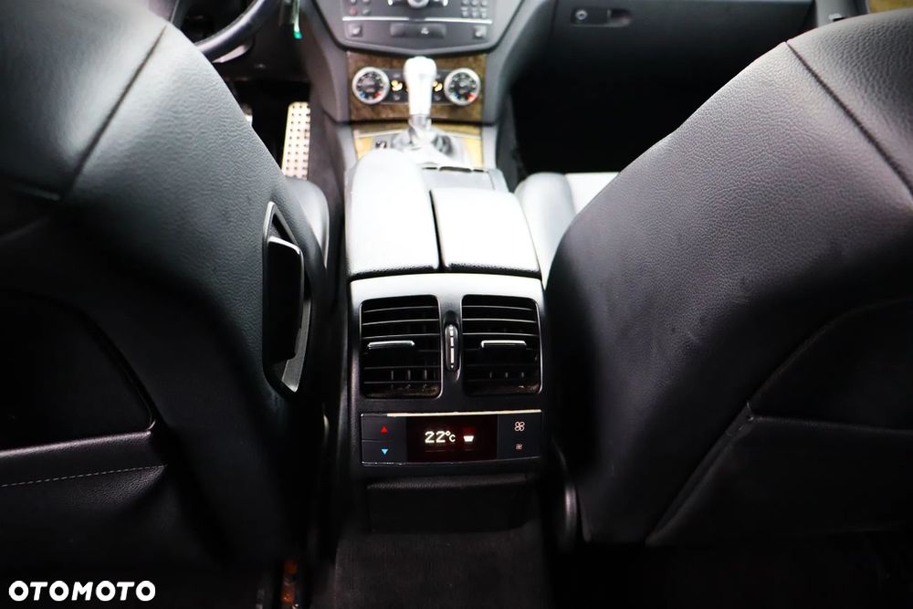 Mercedes-Benz Klasa C 230 7G-TRONIC Avantgarde Sport Edition - 13
