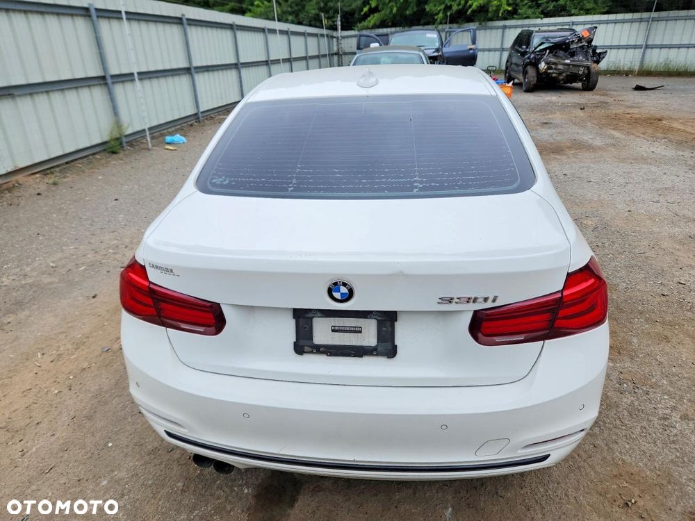 BMW Seria 3 330i M Sport - 6