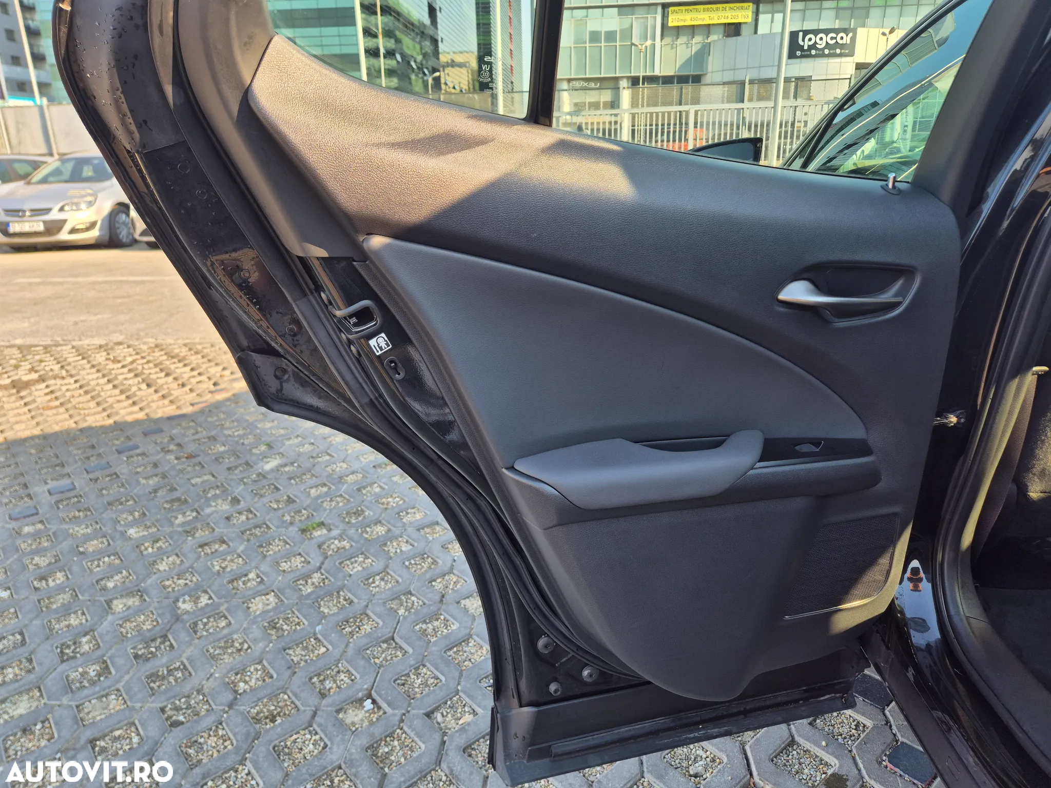 Lexus UX 250h Business Edition - 19