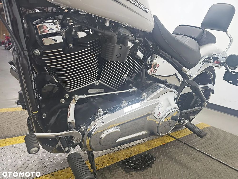 Harley-Davidson Softail Breakout - 12