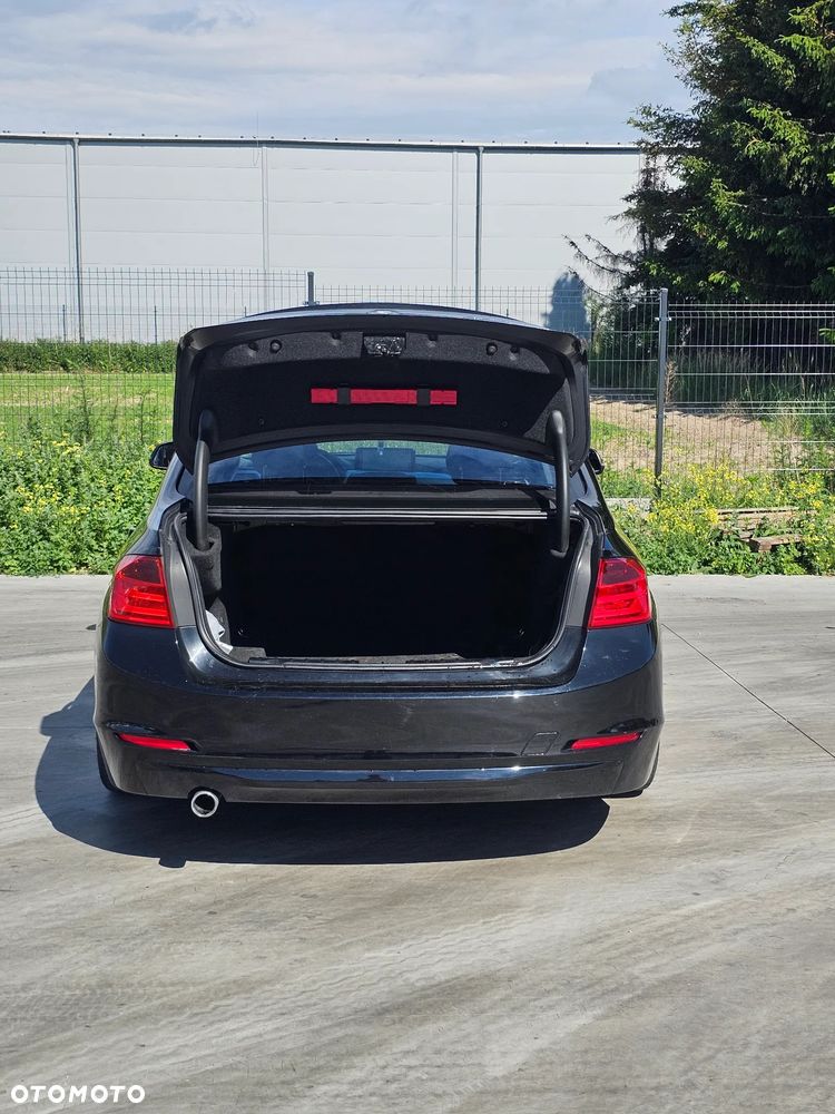 BMW Seria 3 320d - 25
