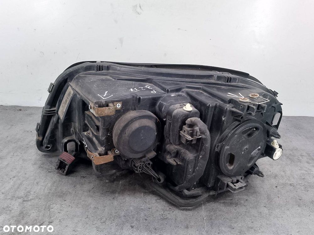 LAMPA PRZÓD PRAWA XENON VOLVO XC90 ( 02-14 ) 30678187 89009435 - 7