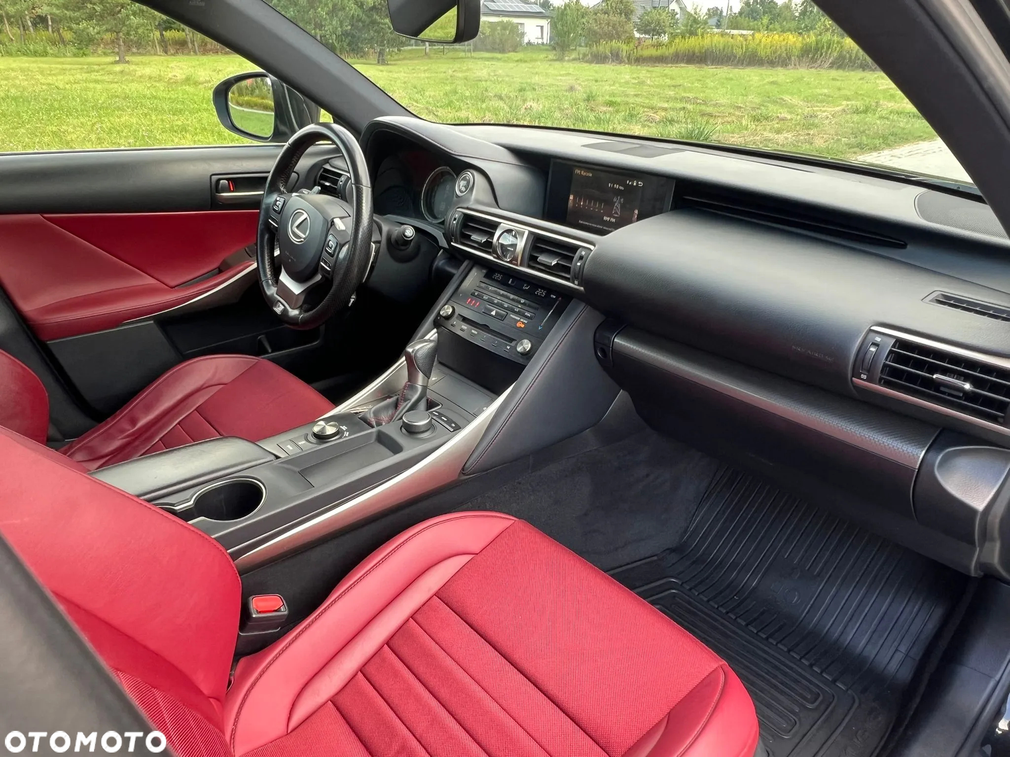 Lexus IS 200t / 300 F Sport - 38