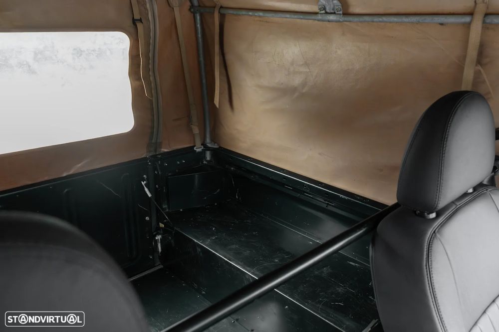 Land Rover Defender - 23