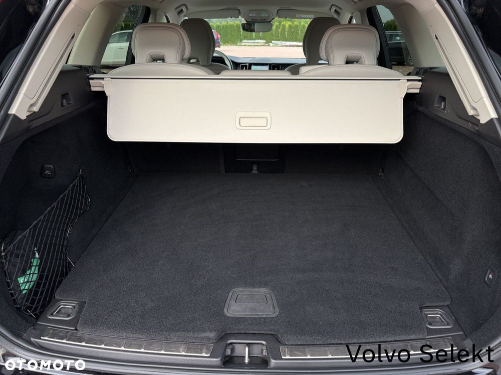 Volvo XC 60 B4 B Plus Dark - 18