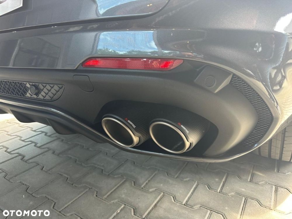 Alfa Romeo Stelvio - 12