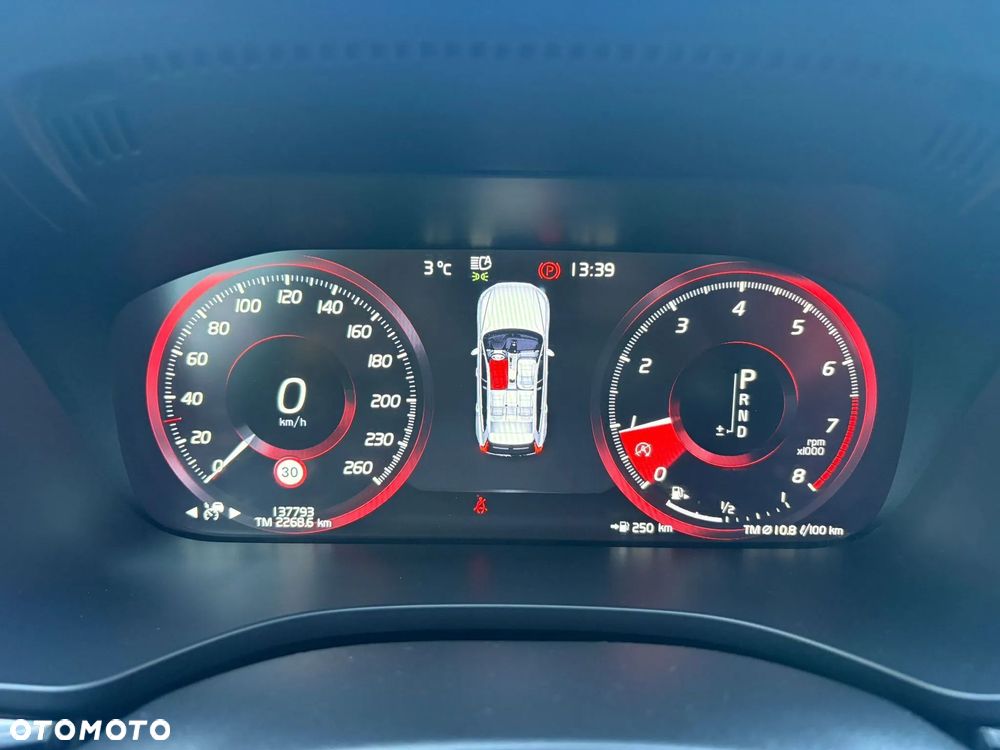 Volvo XC 60 T5 AWD R-Design - 8