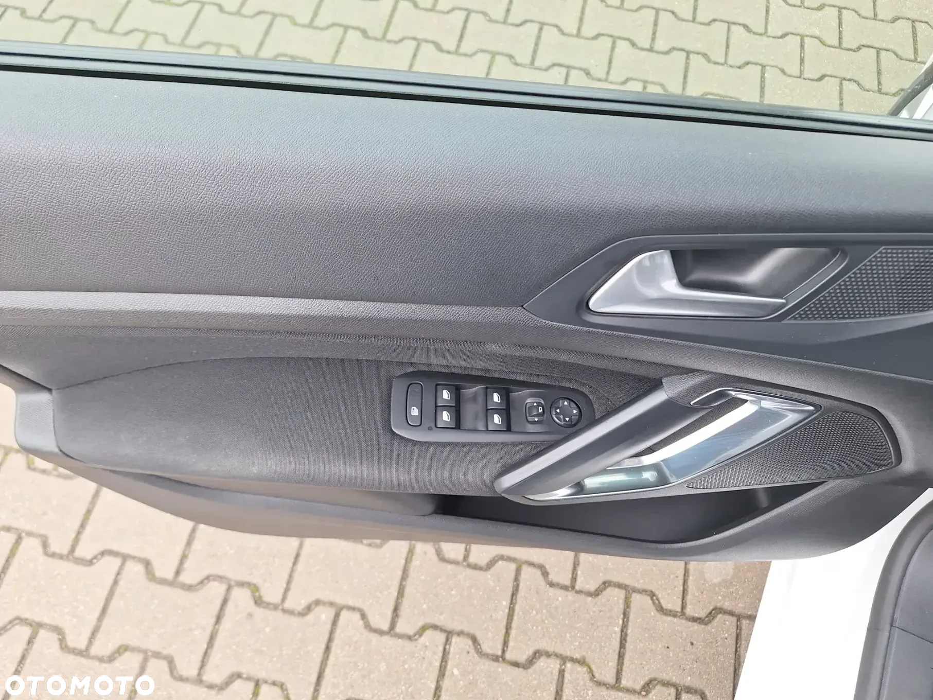 Peugeot 308 1.2 PureTech Business Line S&S - 4