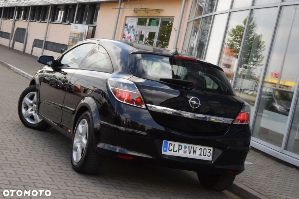 Opel Astra GTC 1.6 Black&White - 6