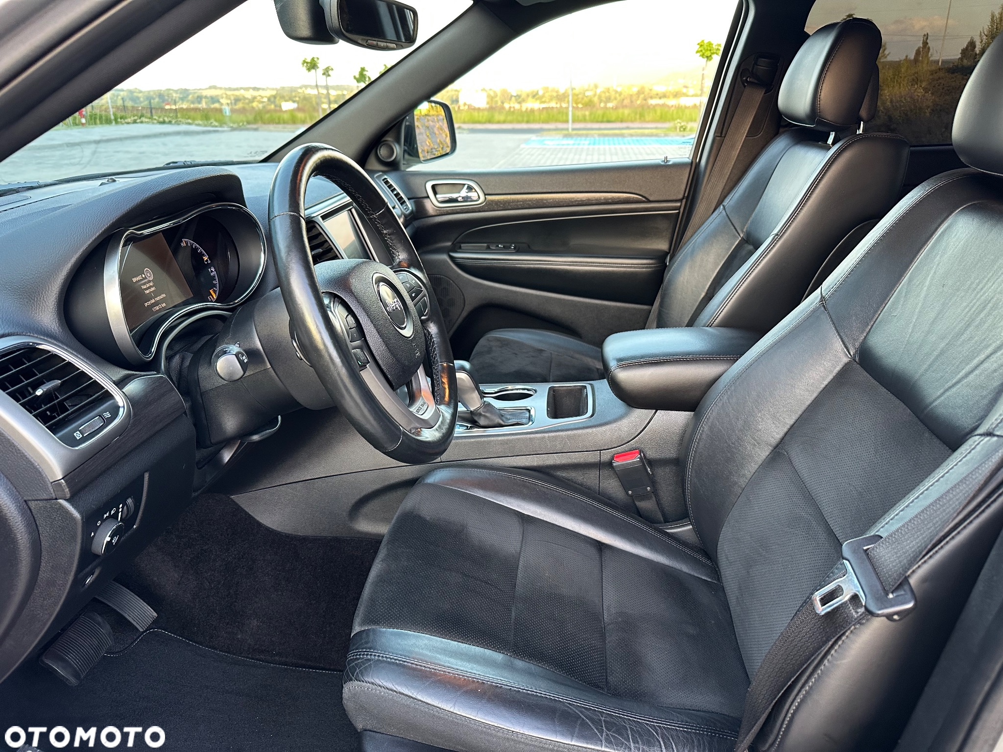 Jeep Grand Cherokee - 28