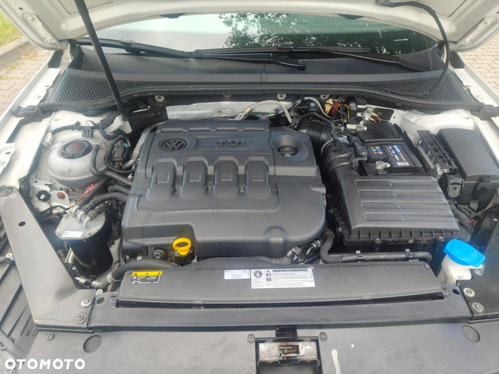 Volkswagen Passat 2.0 TDI SCR DSG Elegance - 26