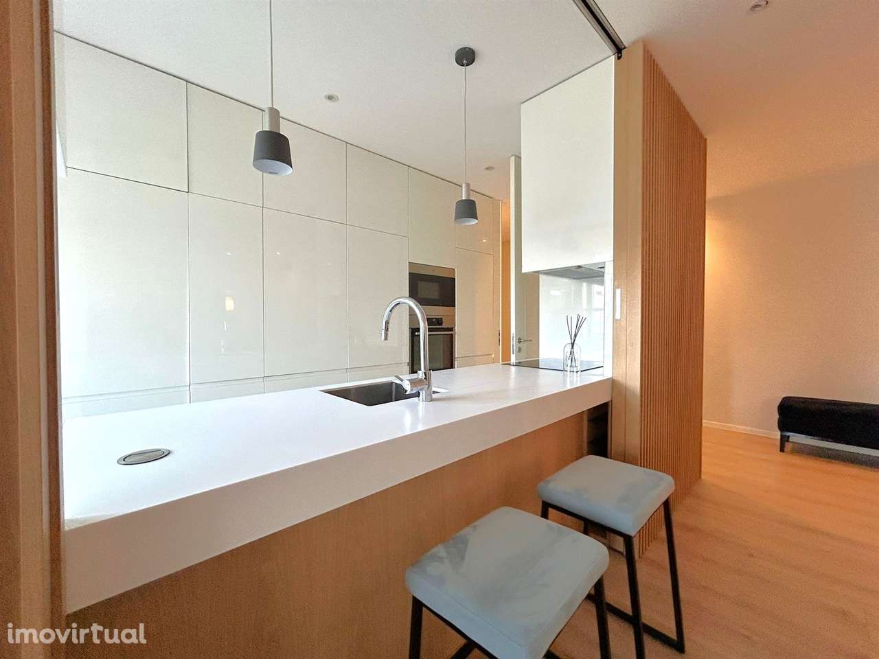 Apartamento T2 renovado com varanda e garagem | Mota Galiza - Grande imagem: 5/28