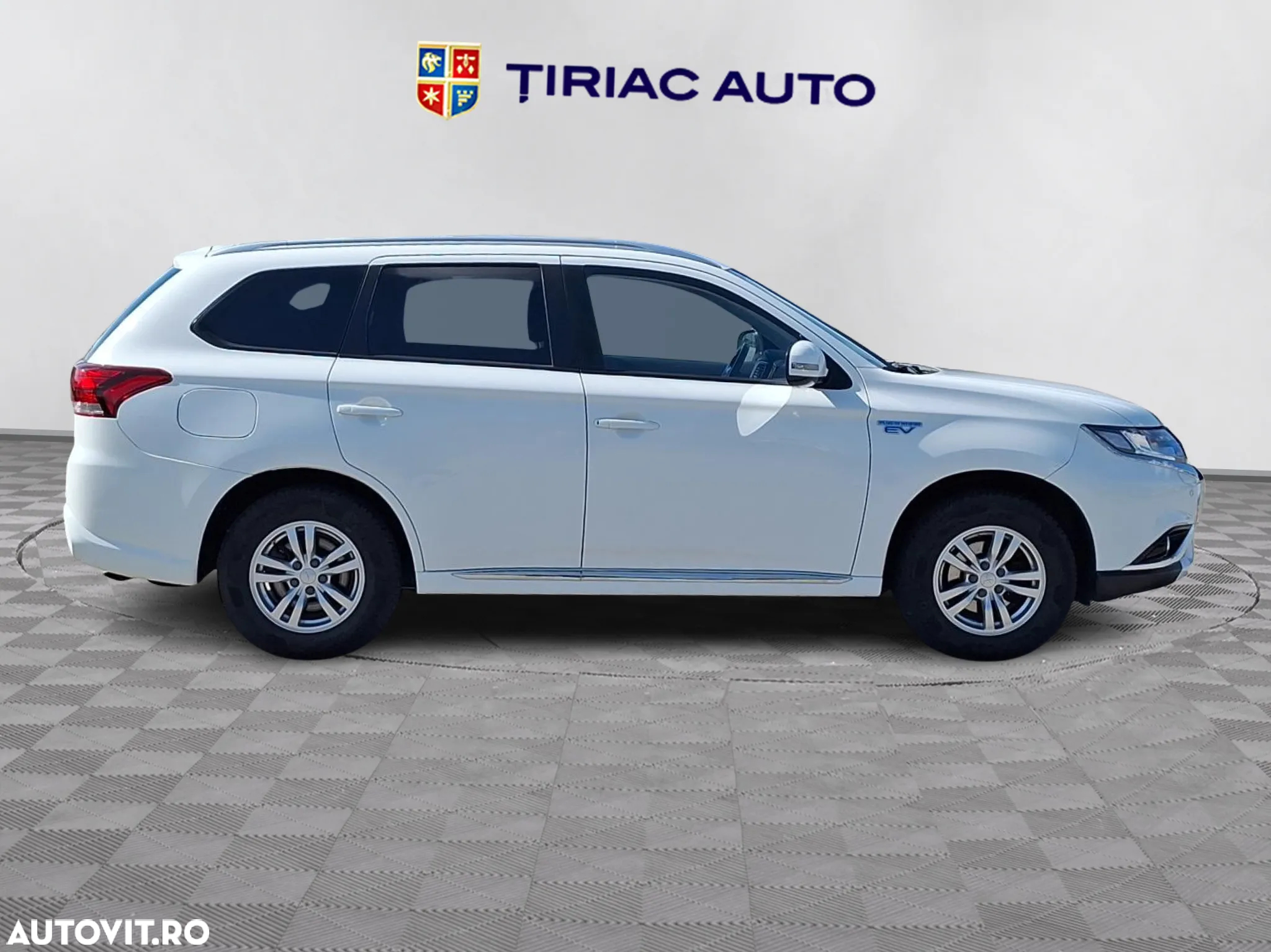 Mitsubishi Outlander - 6