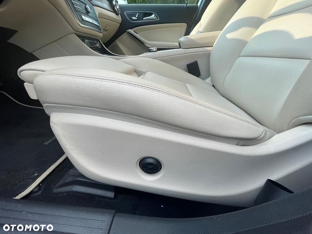 Mercedes-Benz GLA 250 7G-DCT - 17