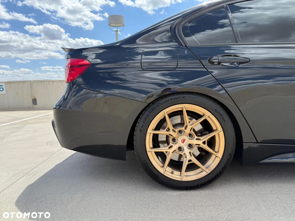 BMW Seria 3 330i M Sport - 22