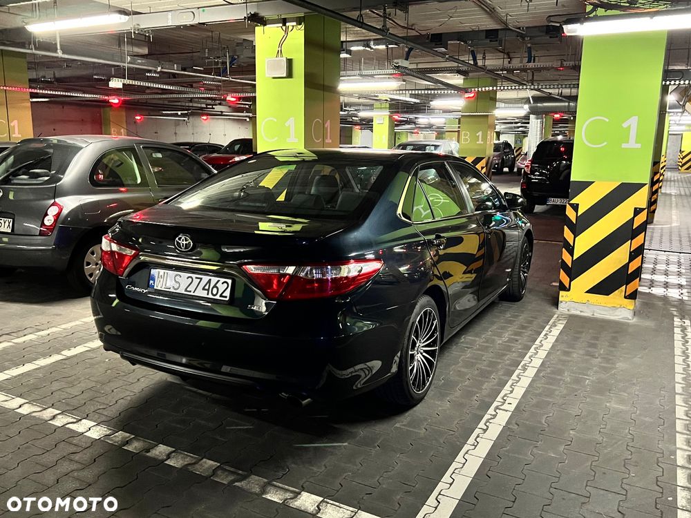 Toyota Camry - 12