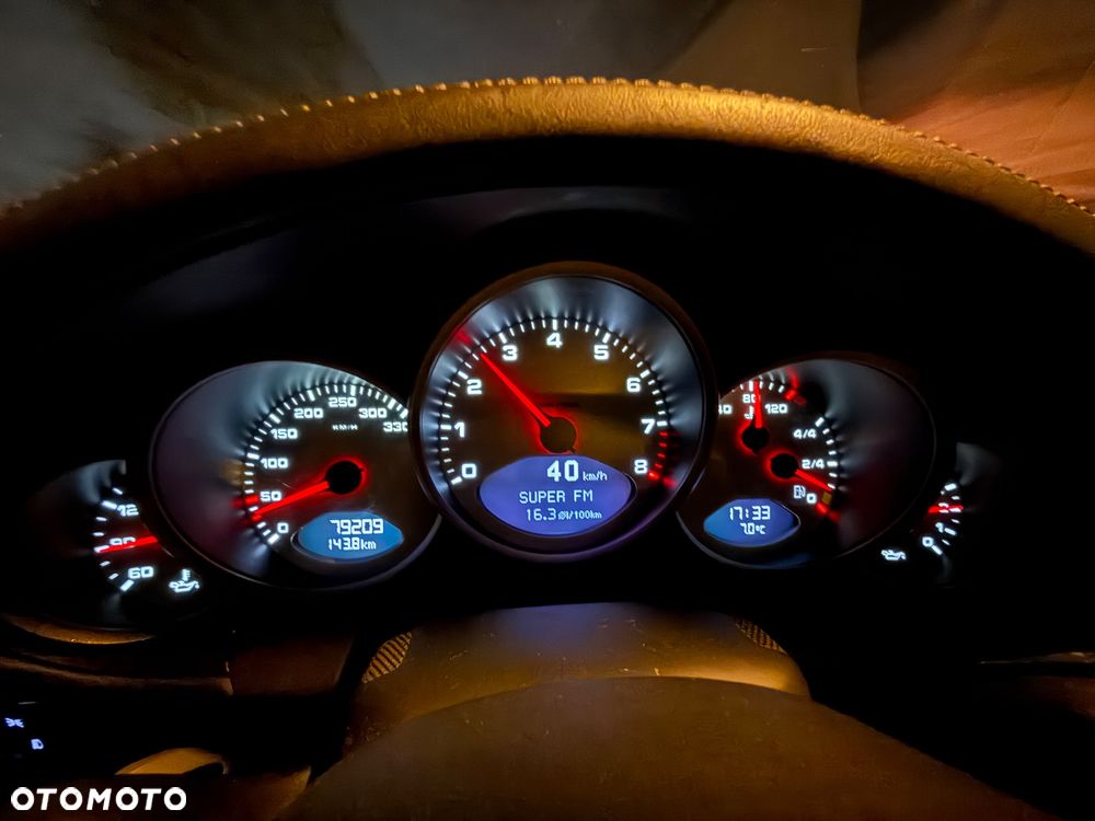 Porsche 911 Carrera S - 21