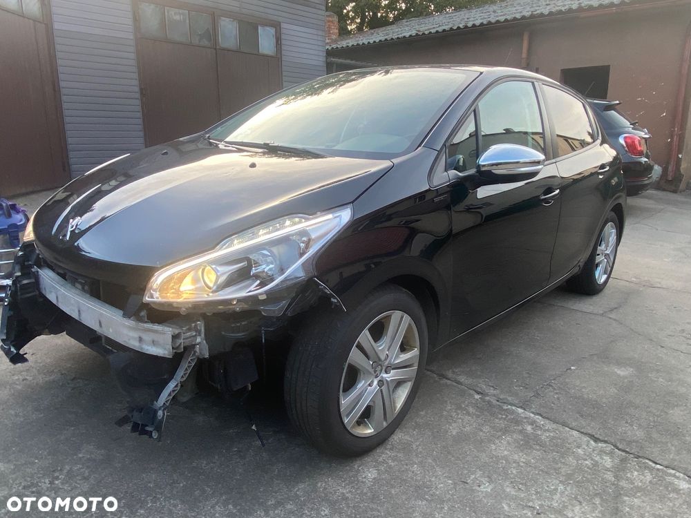 Peugeot 208 - 12